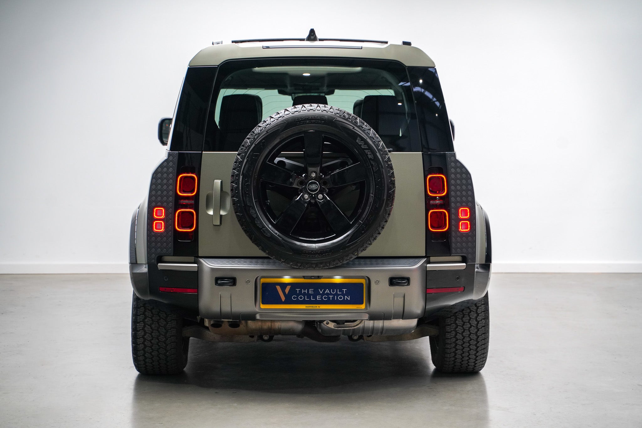 2023 Land Rover Defender 110 D300 X-Dynamic HSE