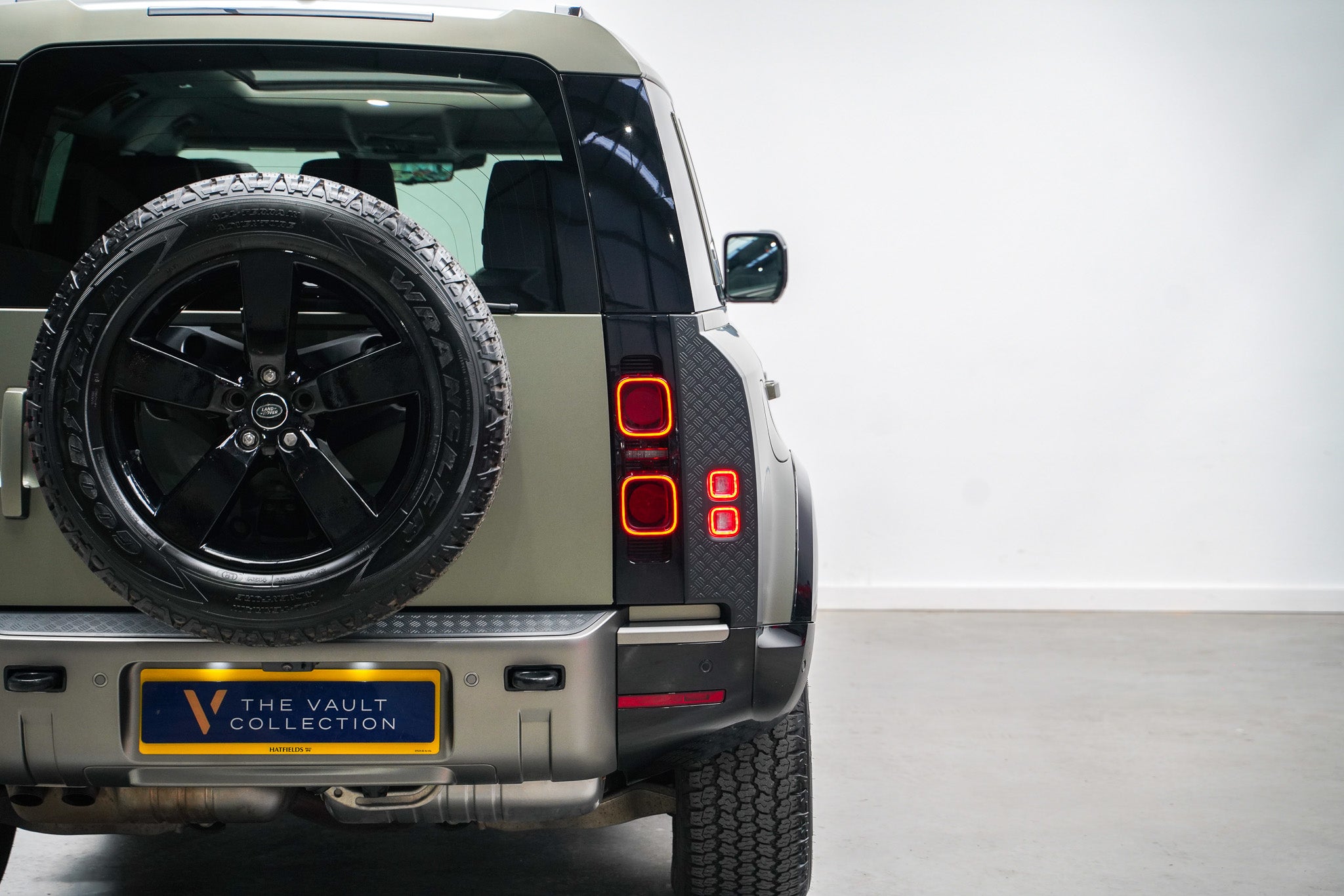 2023 Land Rover Defender 110 D300 X-Dynamic HSE