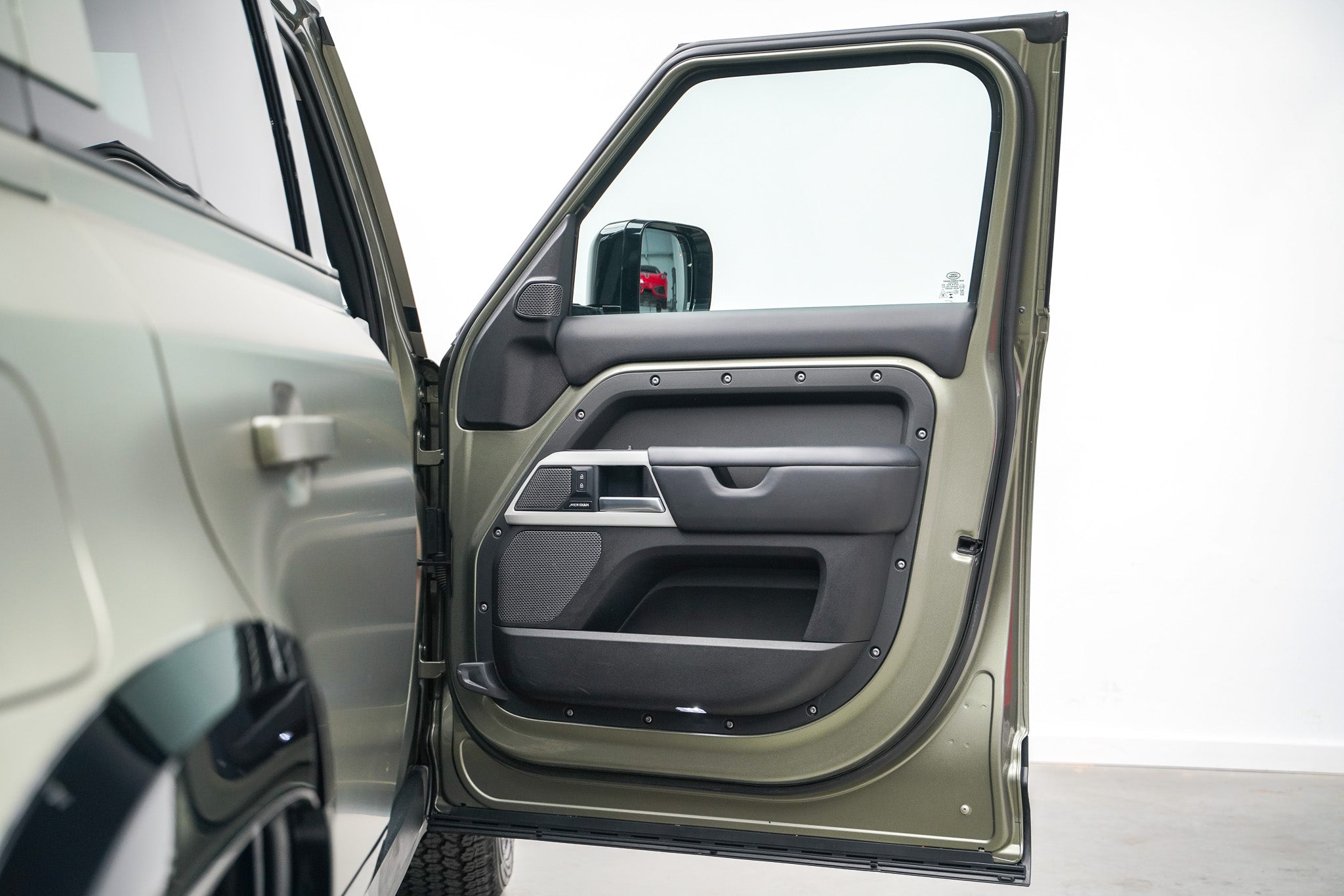 2023 Land Rover Defender 110 D300 X-Dynamic HSE