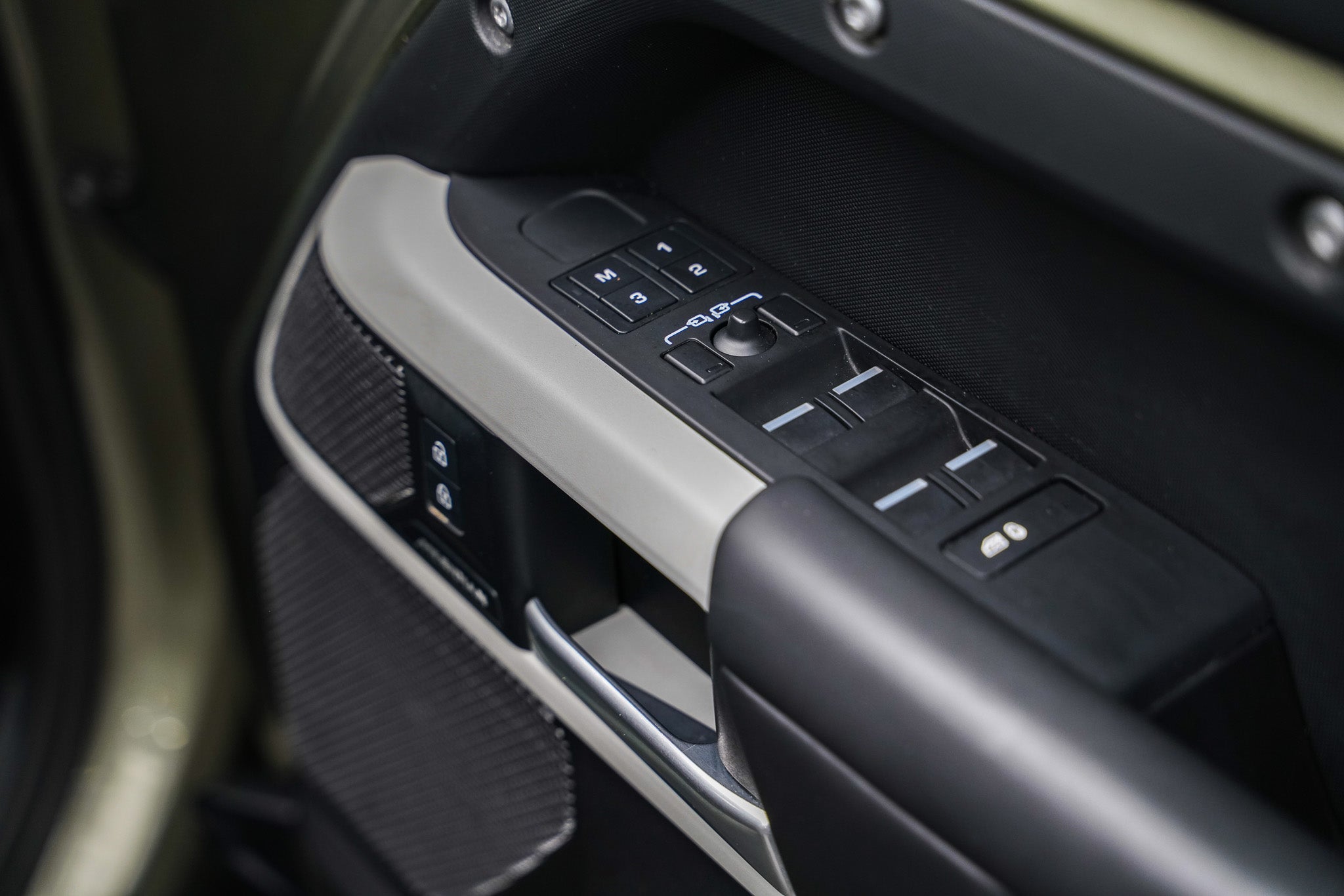 2023 Land Rover Defender 110 D300 X-Dynamic HSE