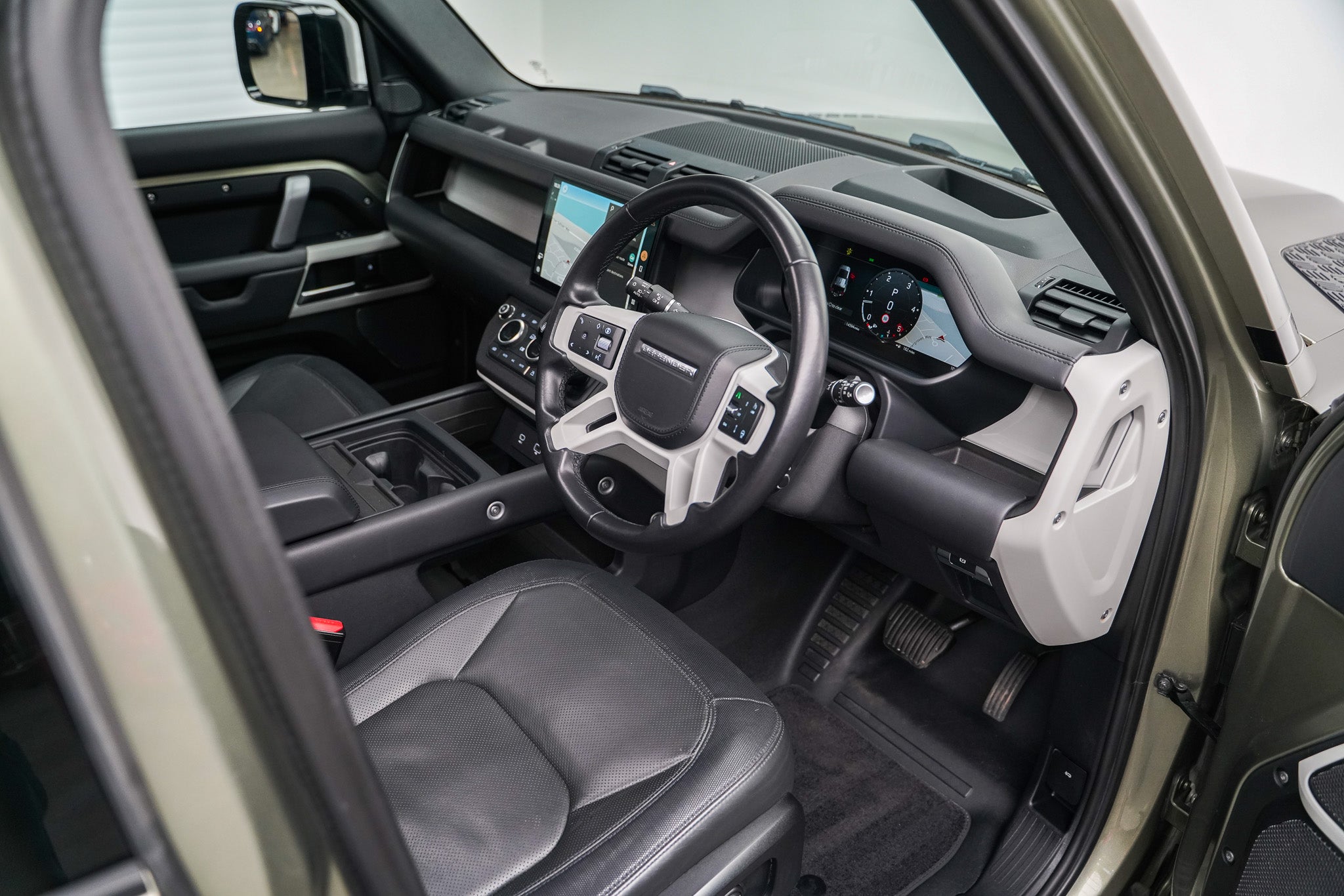 2023 Land Rover Defender 110 D300 X-Dynamic HSE