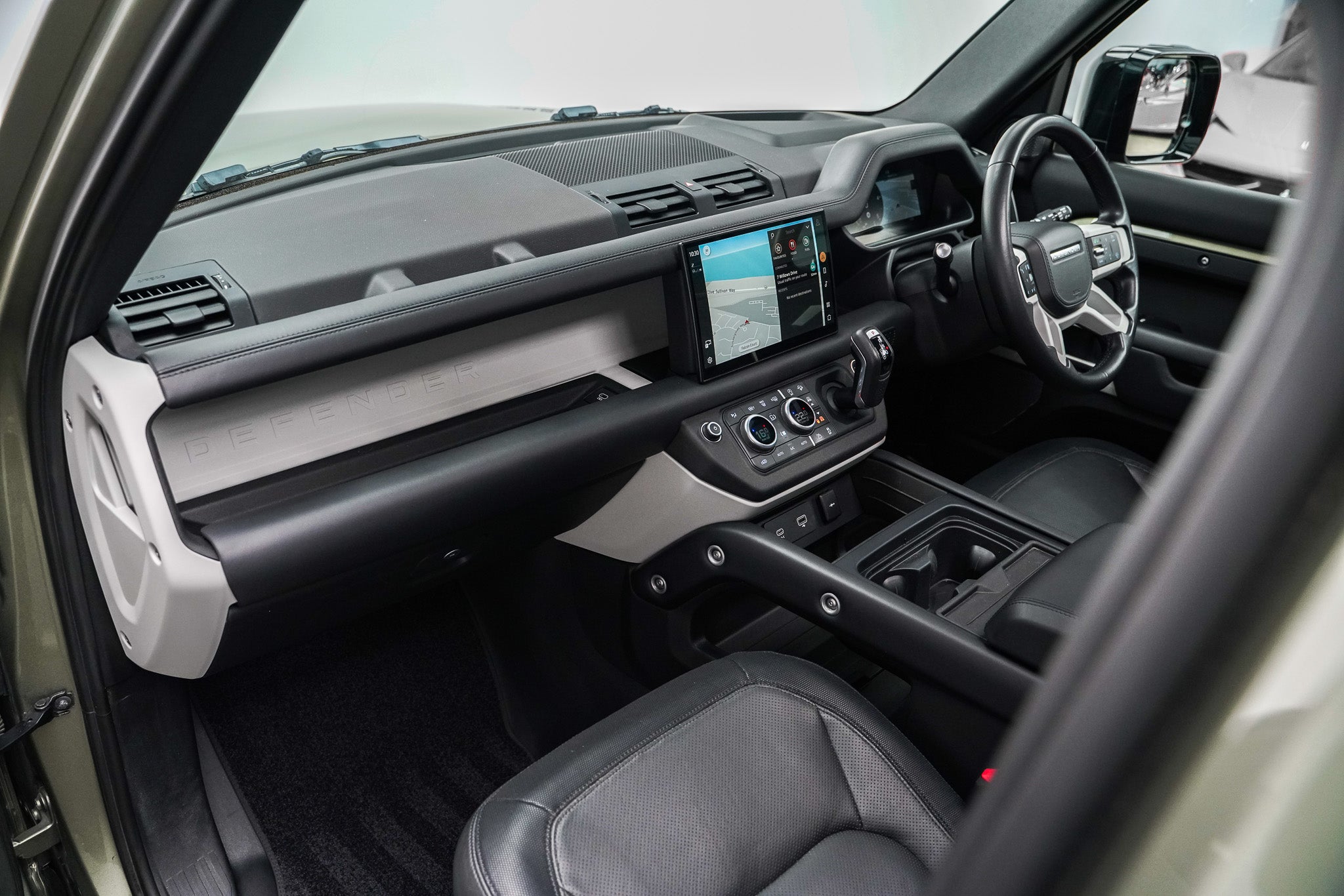 2023 Land Rover Defender 110 D300 X-Dynamic HSE